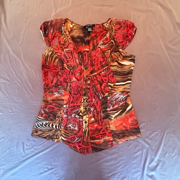 Etcetera by Carlisle Red Animal Ruffle 100% Silk Top Size 10/Medium MSRP $255 - Picture 8 of 10